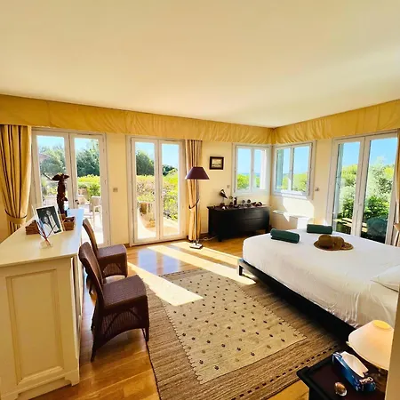 Βίλα Villa-cypres-la-polynesie-giens